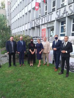 uczestnicy otwarcia wystawy „Śląsk – droga do Niepodległej”