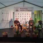 Promocja książki Rewolucja "Solidarności" (...) - widok na scenę: Z. Bereszyński, P. Pałys