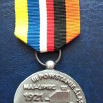 Medal pamiątkowy dla dyr. dr. Bartosza Kuświka