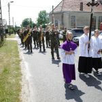Kondukt pogrzebowy podczas pochówku bezimiennych Powstańców Śląskich w Kalinowie
