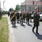 Kondukt pogrzebowy podczas pochówku bezimiennych Powstańców Śląskich w Kalinowie