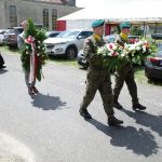 Kondukt pogrzebowy podczas pochówku bezimiennych Powstańców Śląskich w Kalinowie