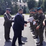 Święto 10 Opolskiej Brygady Logistycznej - wręczenie listów żołnierzom