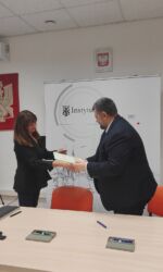 Umowa partnerska podpisana z dr Dorotą Gajdą-Szczegielniak – dyrektor z Publicznego LO nr V w Opolu